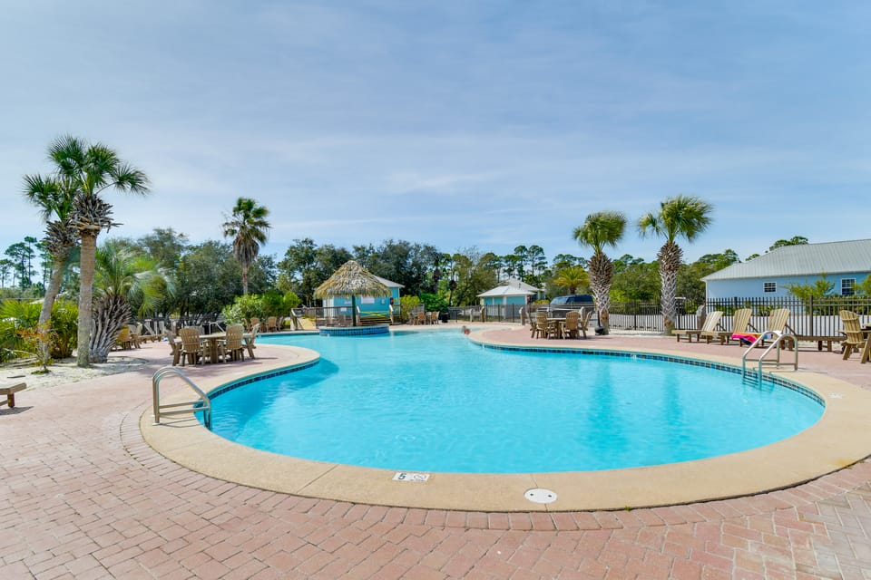 'Our Happy Place' Zero-Entry Pool & Tennis Access Cottage in Alabama