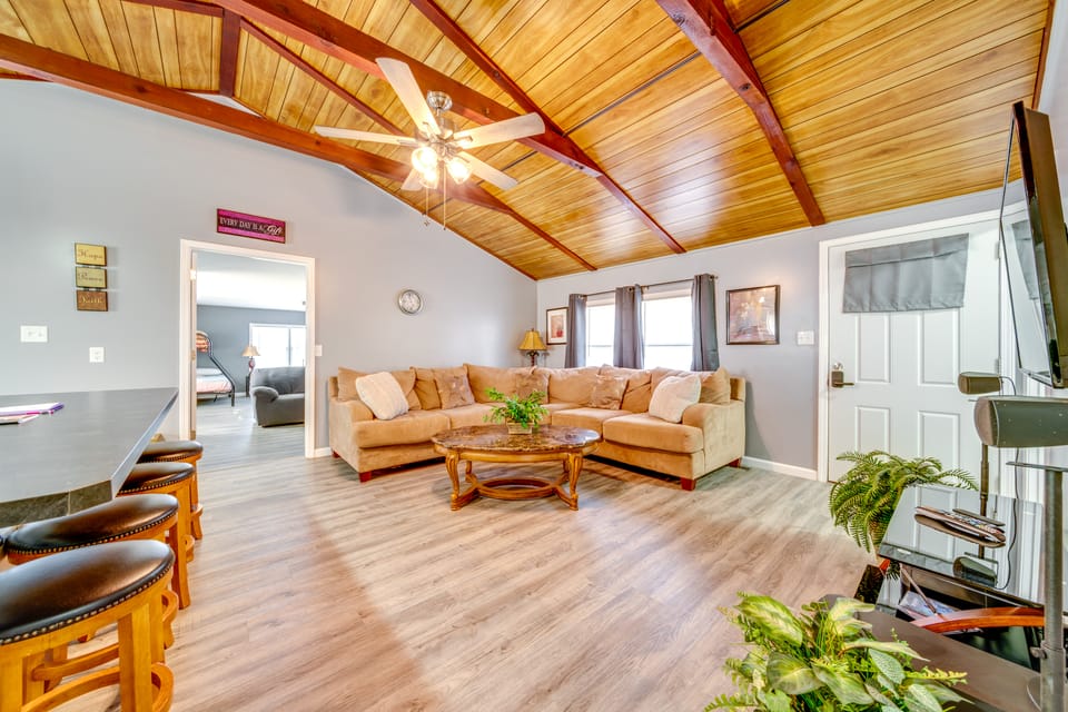 < 1/2 Mi to Marina: Missouri Lake Getaway House in Lake of the Ozarks