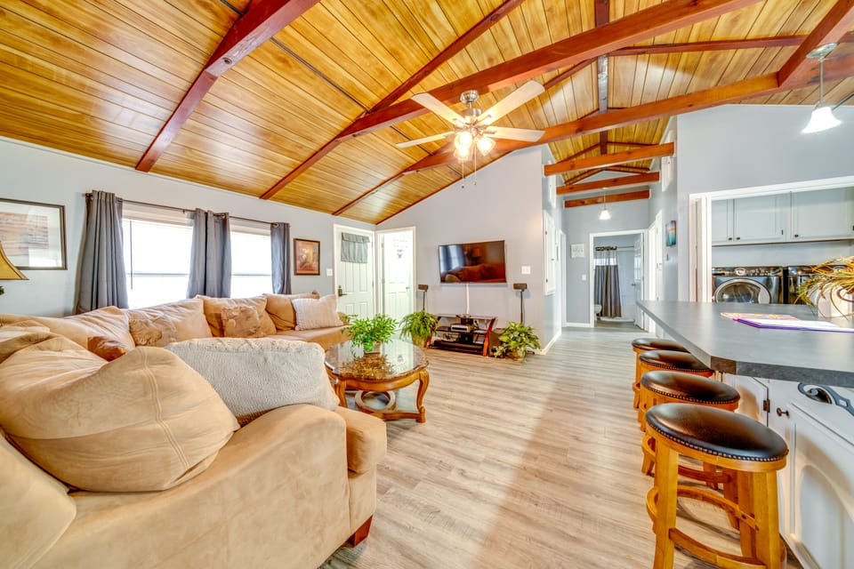 < 1/2 Mi to Marina: Missouri Lake Getaway House in Lake of the Ozarks