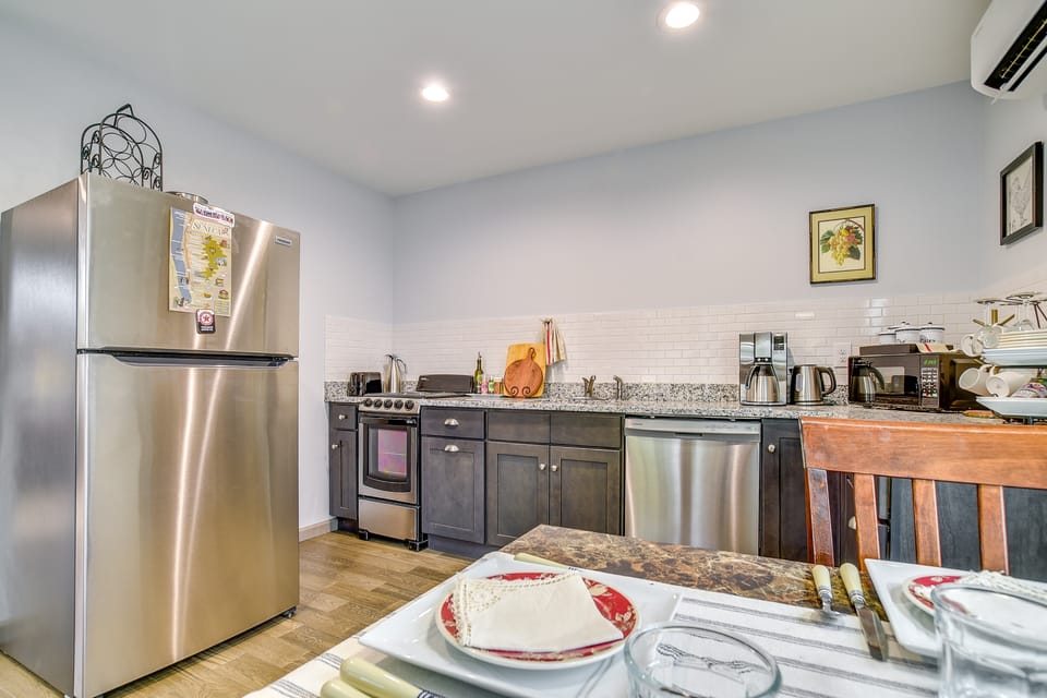 Seneca Lake Wine Trail Studio w/ Balcony & Views! Apartment in Valois