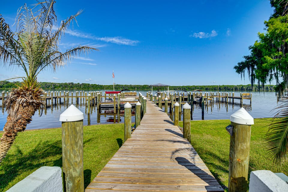 St Johns River Retreat in Welaka w/ Dock Access Apartment in Florida