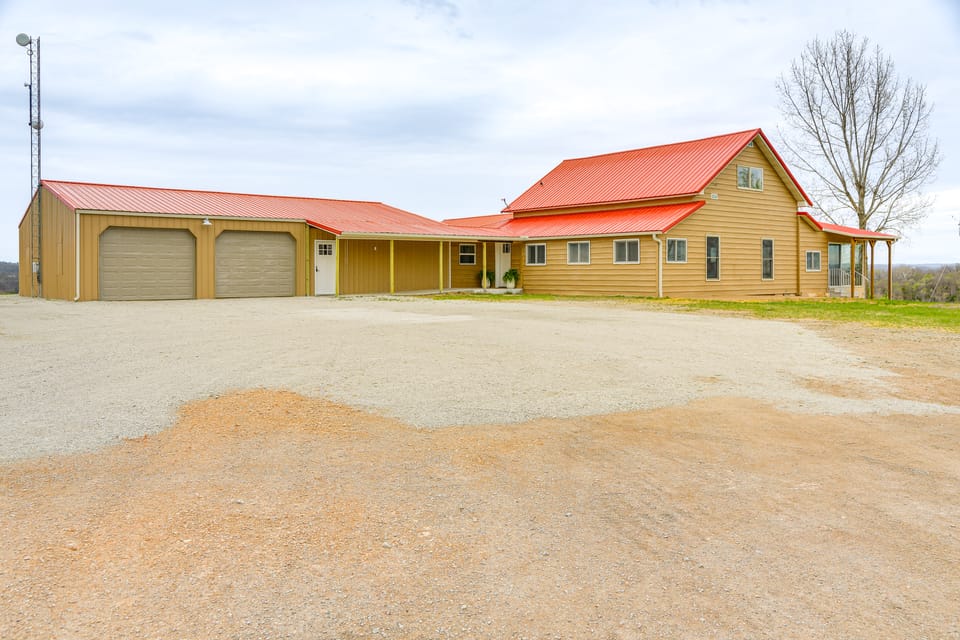 1 Mi to Table Rock Lake: Home w/ Furnished Patio! House in Table Rock Lake