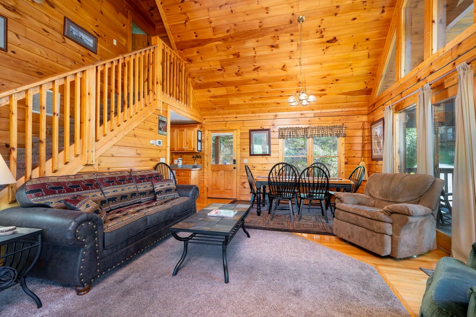 Hot Tub & Game Room: Log Cabin 2 Mi to Ripley’s! House in Gatlinburg