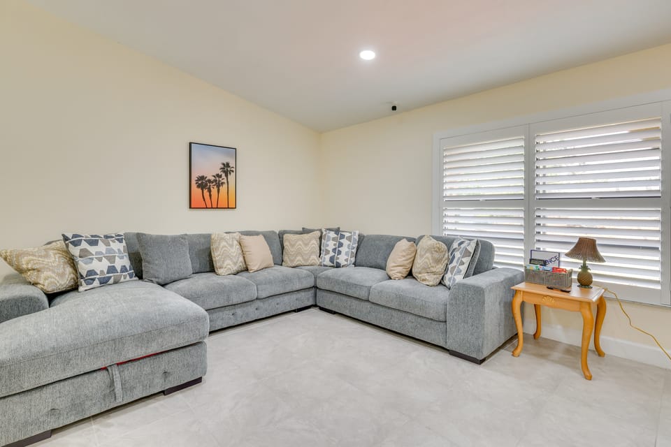 Saltwater Pool & Lanai: Lehigh Acres Escape! House in Lehigh Acres
