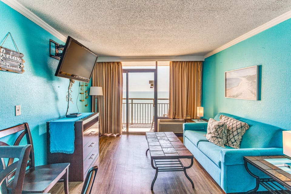 Sun, Sand & Sea Views: Myrtle Beach Condo Apartment in Myrtle Beach