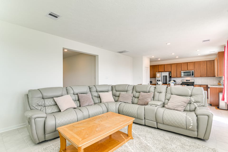 11 Mi to Beach: La Marque Home w/ Patio! House in La Marque