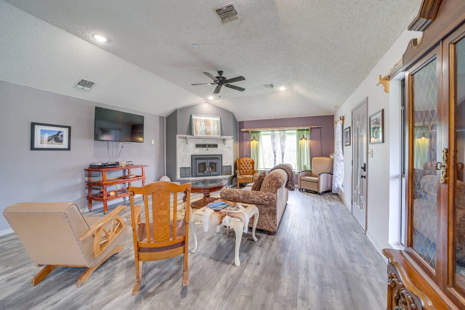 Outdoorsy Getaway Near Atoka: Hunt, Fish & Relax! House in Oklahoma