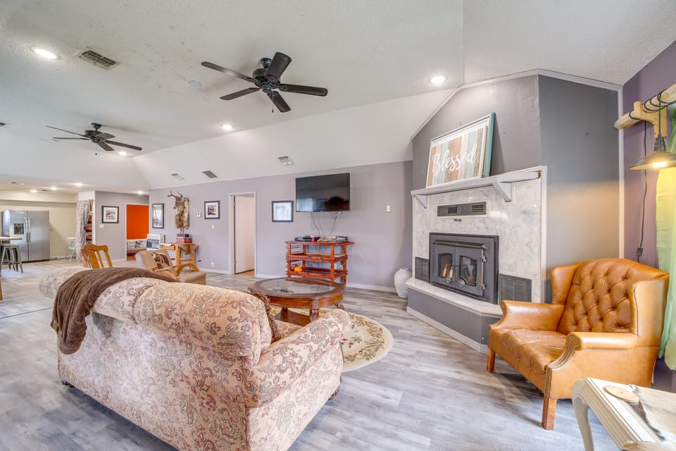 Outdoorsy Getaway Near Atoka: Hunt, Fish & Relax! House in Oklahoma