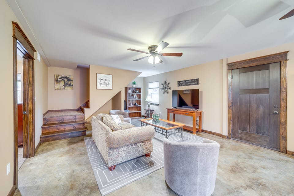 Hunt, Fish & Enjoy the Outdoors: Rural Atoka Home House in Oklahoma