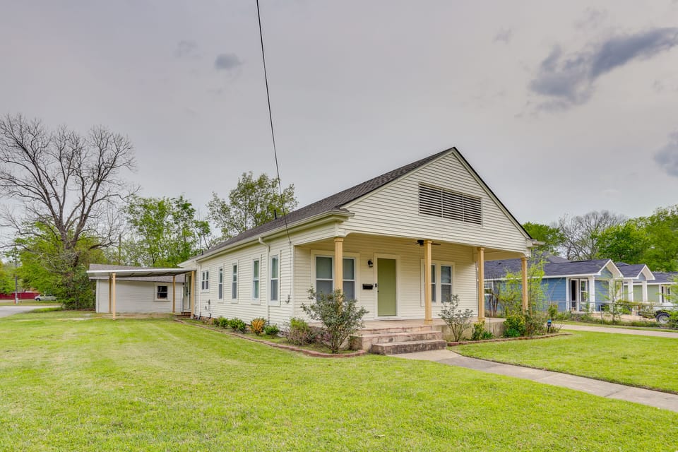Half-Mi to Dtwn Lufkin: Charming & Spacious Home! House in Lufkin