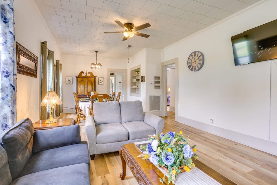Half-Mi to Dtwn Lufkin: Charming & Spacious Home! House in Lufkin