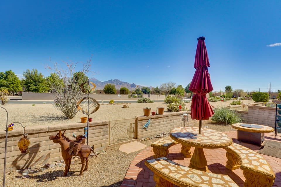 Hot Tub Access & Fire Pit: Green Valley Getaway! Apartment in Green Valley