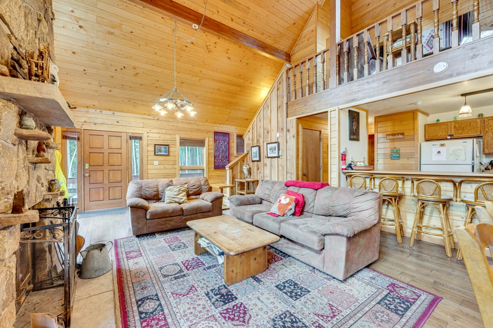 4 Mi to RMNP: Allenspark Cabin w/ Wraparound Deck! House in Allenspark