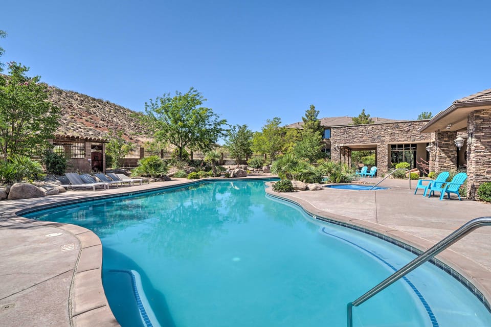 25 Mi to Zion: Rock 'n' Roll Condo w/ Mtn View! Apartment in Washington