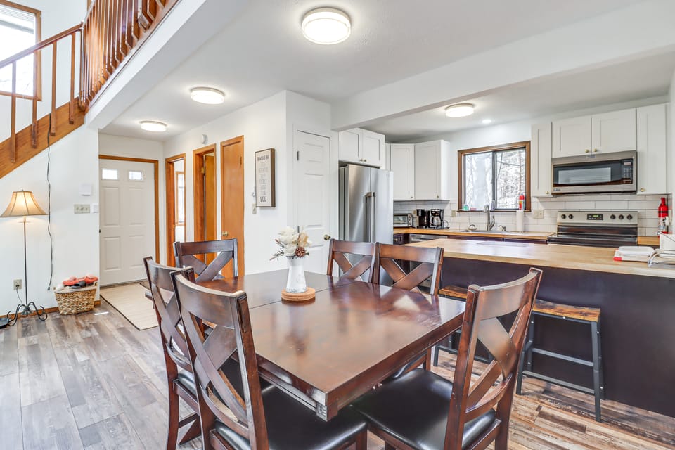 3 Mi to Tobyhanna State Park: Home w/ Serene Deck! House in Coolbaugh Township