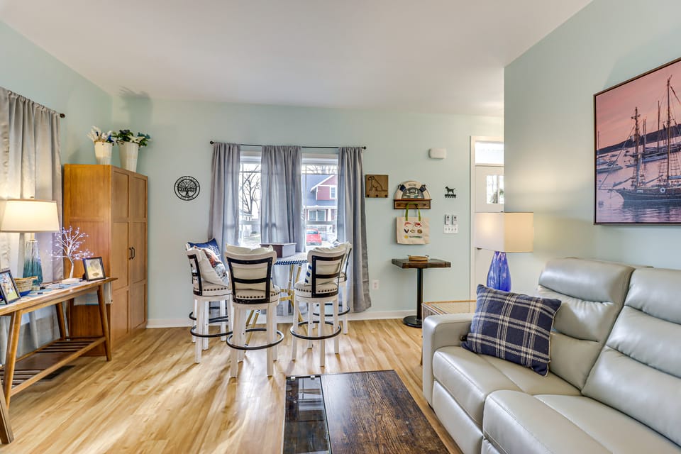 Walk to Bay: Home w/ Fenced Yard in Colonial Beach House in Colonial Beach