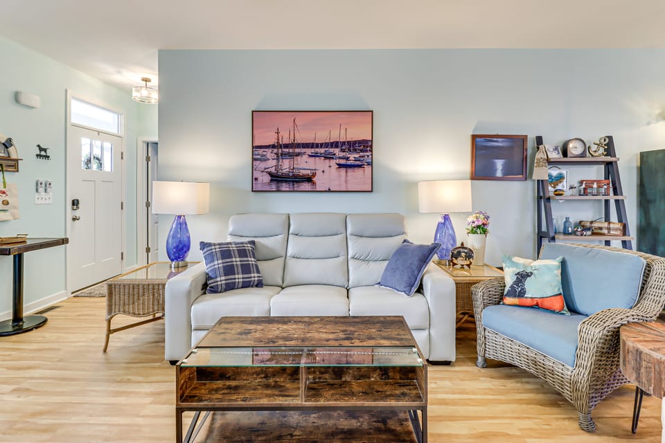 Walk to Bay: Home w/ Fenced Yard in Colonial Beach House in Colonial Beach