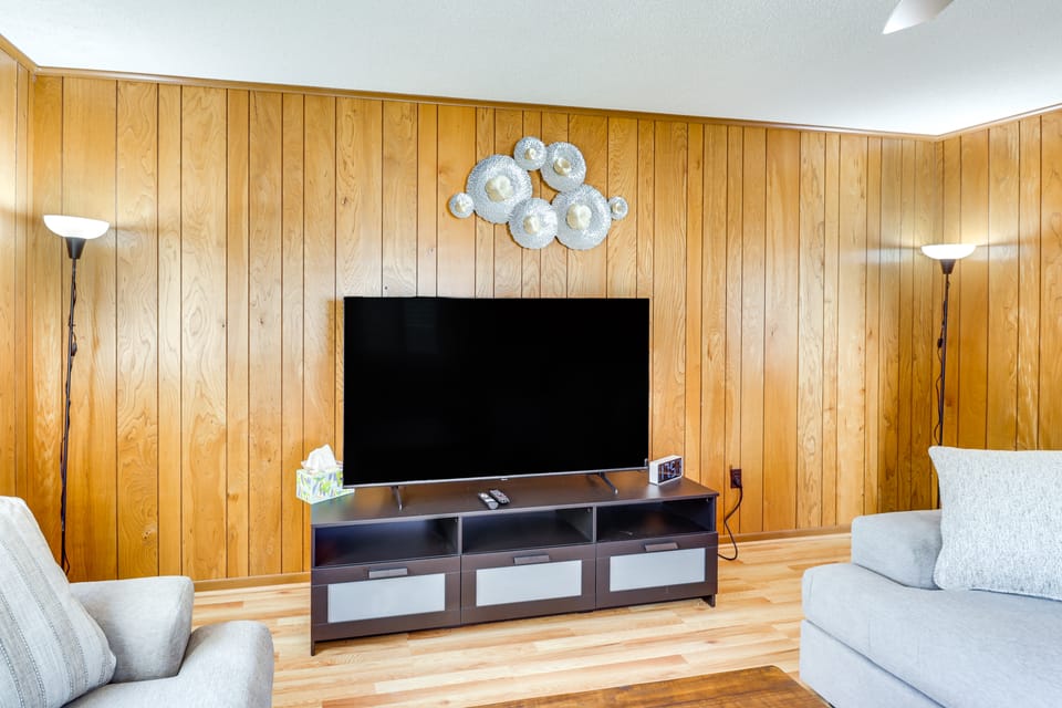 Close to Coastal Beaches & Bay Side to Sound House in Kill Devil Hills