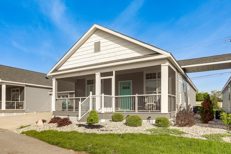 Furnished Screened Porch: Baypoint Resort Home! House in Lakeside Marblehead