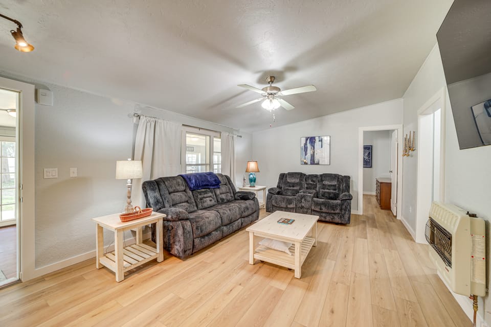 Walk to Beach: Eufaula 'Fisherman’s Delight' Home House in Longtown