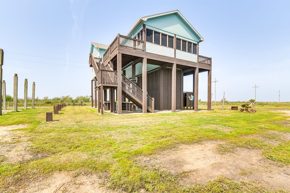 Canal-Front Coastal Getaway in Gilchrist w/ Deck House in Bolivar Peninsula