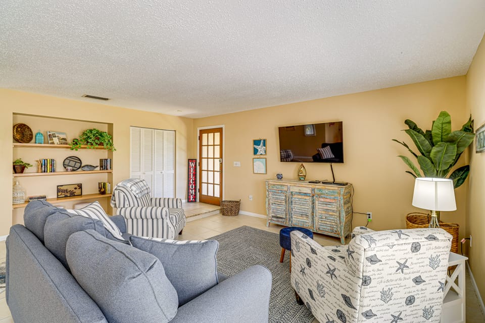 1 Mi to Dtwn Stuart: Bright Home w/ Pool & Spa! House in Stuart
