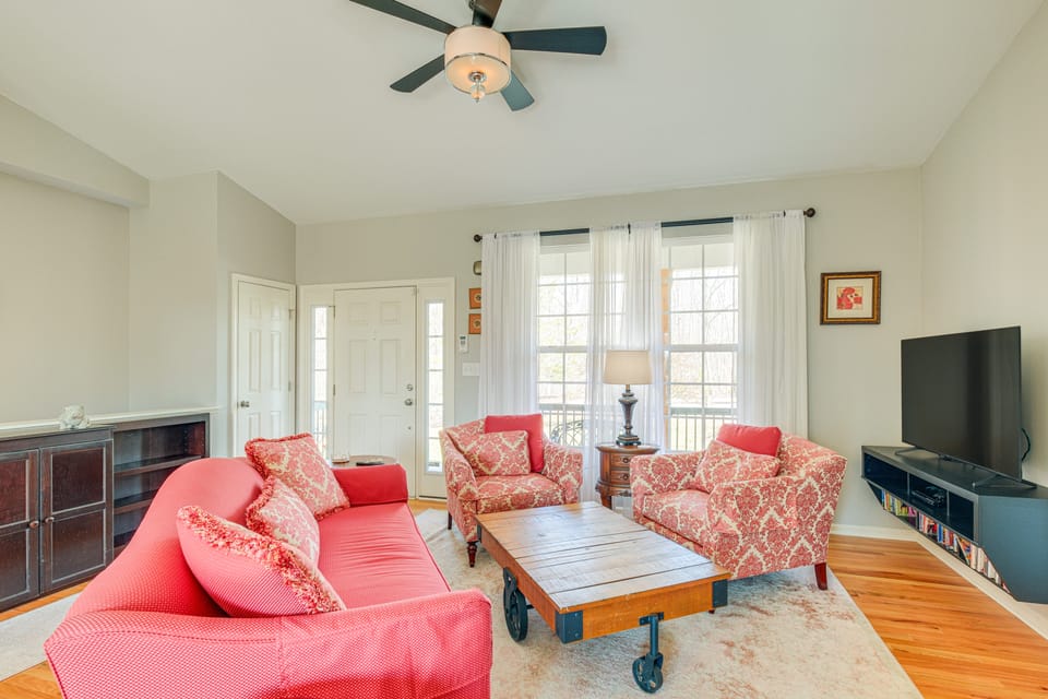 Private Deck & Views: Rural Virginia Escape House in Shenandoah Valley
