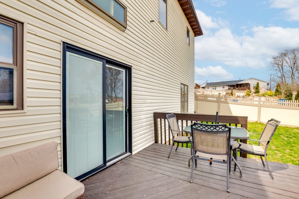 5 Mi to Rutgers University: New Jersey Guest Suite Apartment in South River