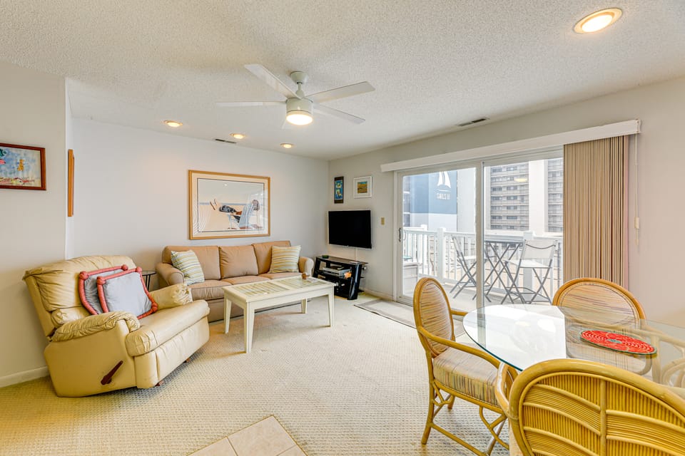 200 Feet to Beach: Inviting Condo in Ocean City! Apartment in Ocean City
