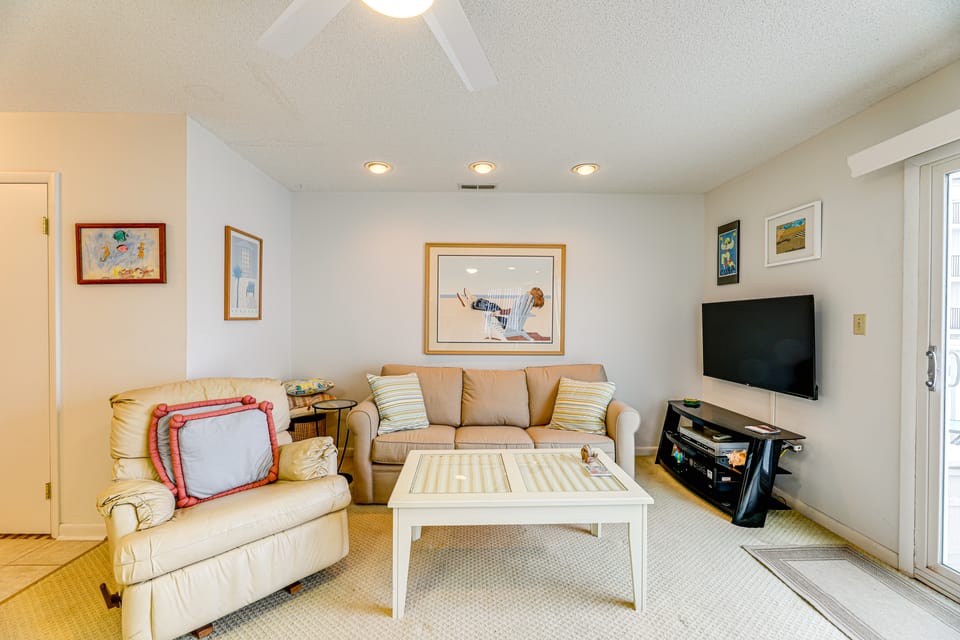 200 Feet to Beach: Inviting Condo in Ocean City! Apartment in Ocean City