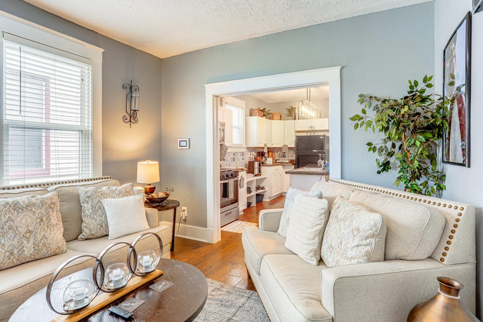 3 Mi to French Quarter: Retreat w/ BBQ, Yard House in New Orleans
