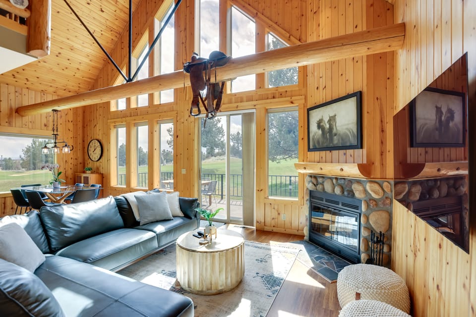 Ski, Hike, Golf: Redmond Escape w/ Hot Tub! House in Oregon
