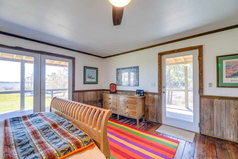 Riverfront Haven: Converted Barn w/ Deck in Aurora Apartment in North Carolina