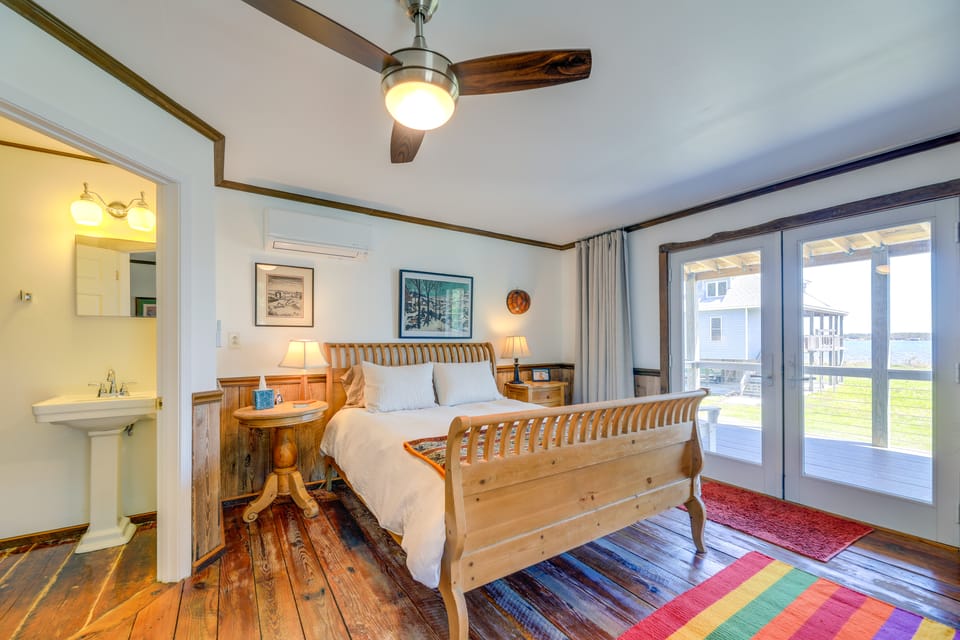 Riverfront Haven: Converted Barn w/ Deck in Aurora Apartment in North Carolina