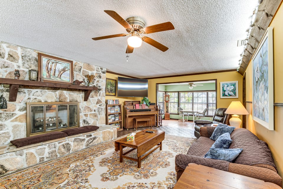 Lake Access + Private Patio: Sunny Inverness Apt! Apartment in Florida