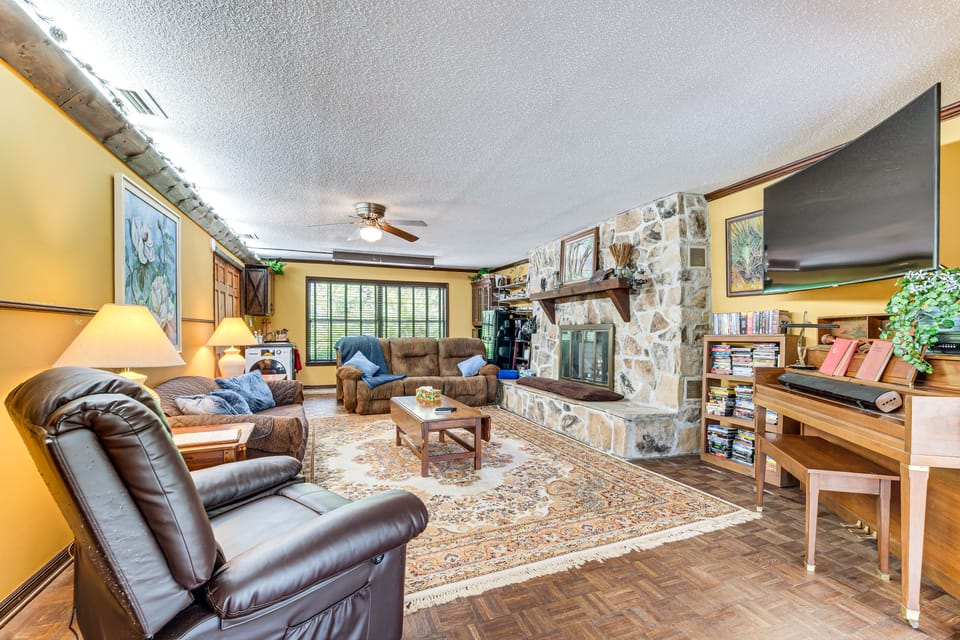 Lake Access + Private Patio: Sunny Inverness Apt! Apartment in Florida