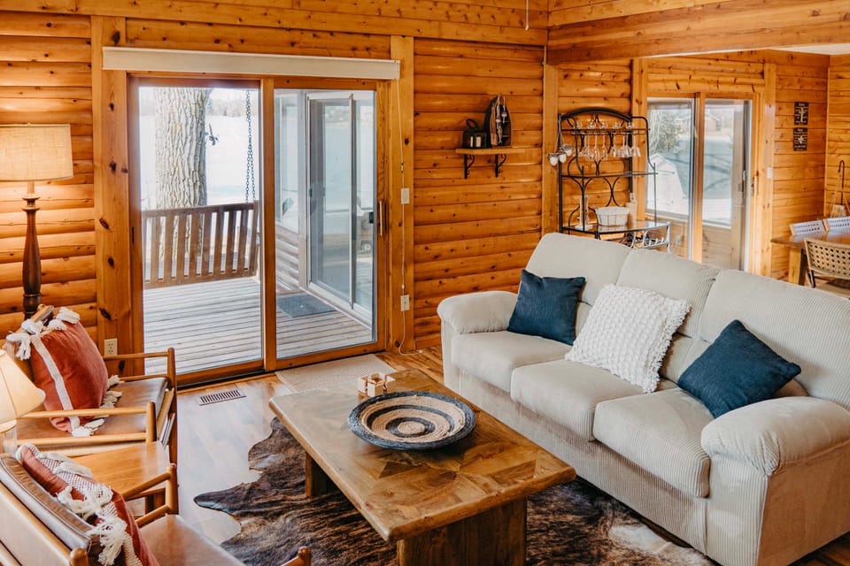 Lakefront Getaway w/ Fire Pit in Akron House in Indiana