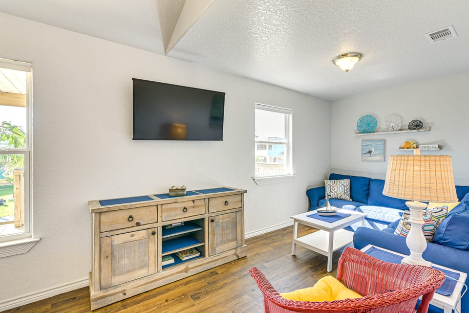 1 Block to Surfside Beach: Home w/ Gulf Views! House in Surfside Beach