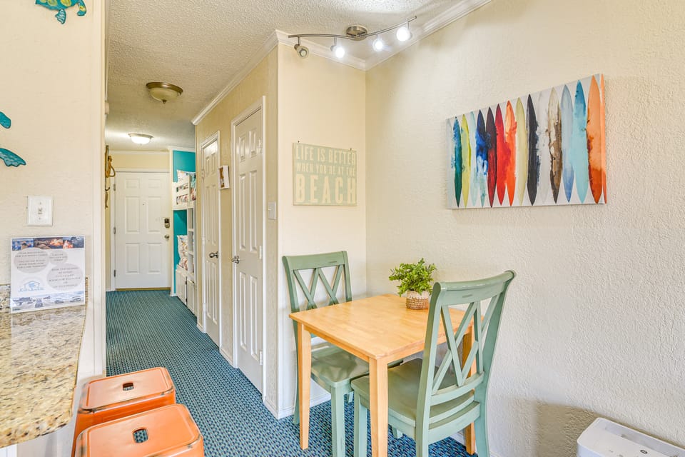 Walk to Galveston Beach: Resort-Style Gem w/ Pool Apartment in Galveston Island
