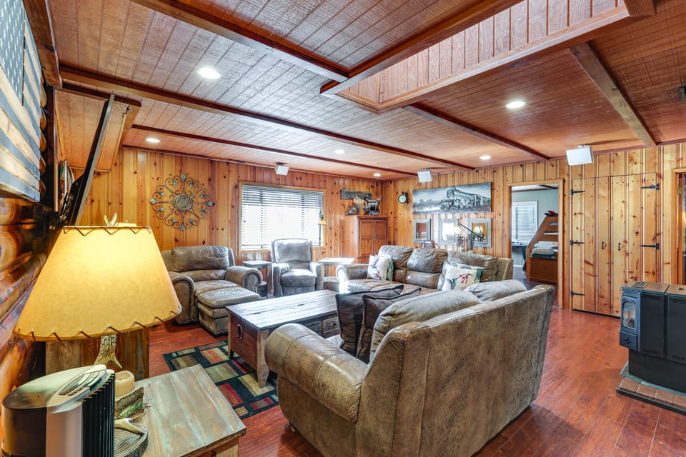 16 Mi to Mogollon Rim: Home w/ Deck in Payson! House in Gila County