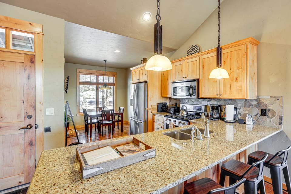 Mountain-View Cabin Near Trails in Powell Butte! House in Oregon