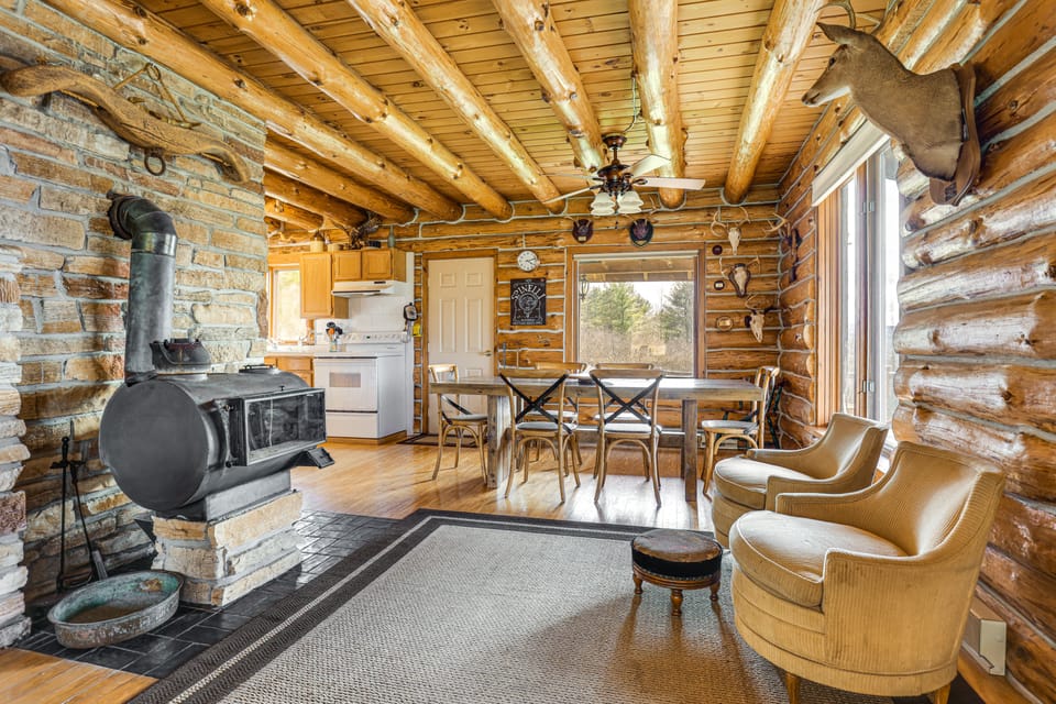 Fish & Hike on 180 Acres! Log Cabin in Almond House in Pennsylvania