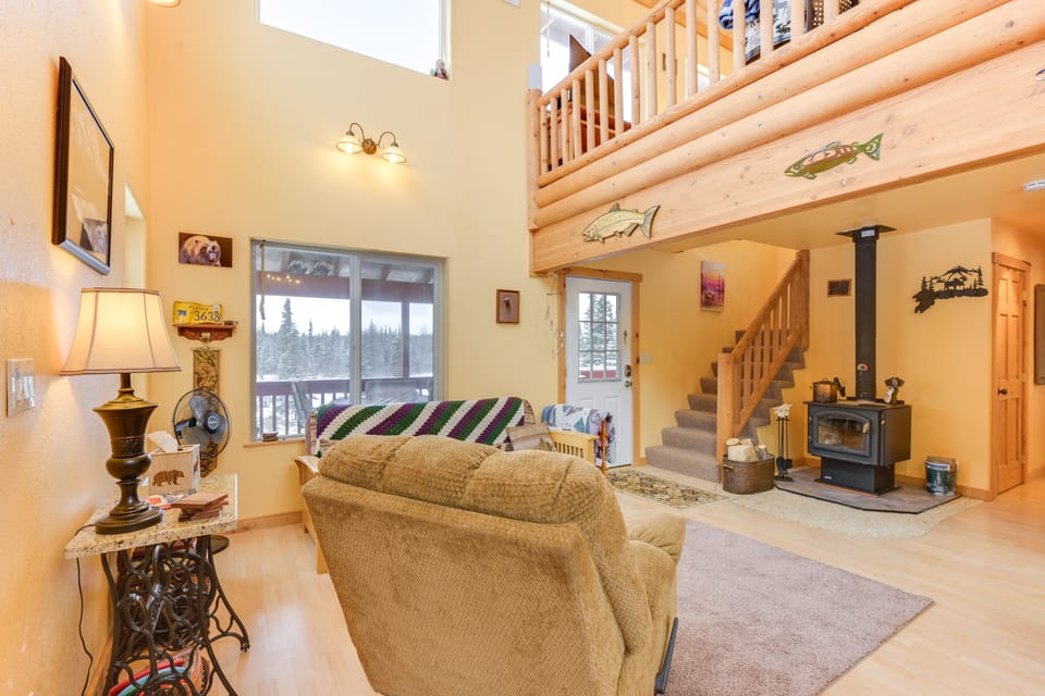 5 Mi to Kasilof River: Forest-View Retreat w/ Deck House in Alaska