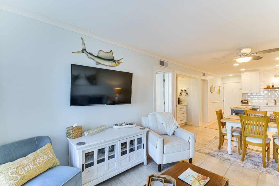 Beachfront Abode w/ Pool Access in Gulf Shores! Apartment in Alabama