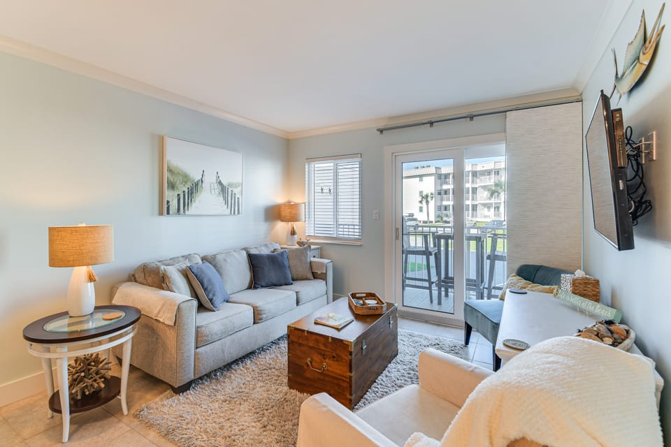 Beachfront Abode w/ Pool Access in Gulf Shores! Apartment in Alabama