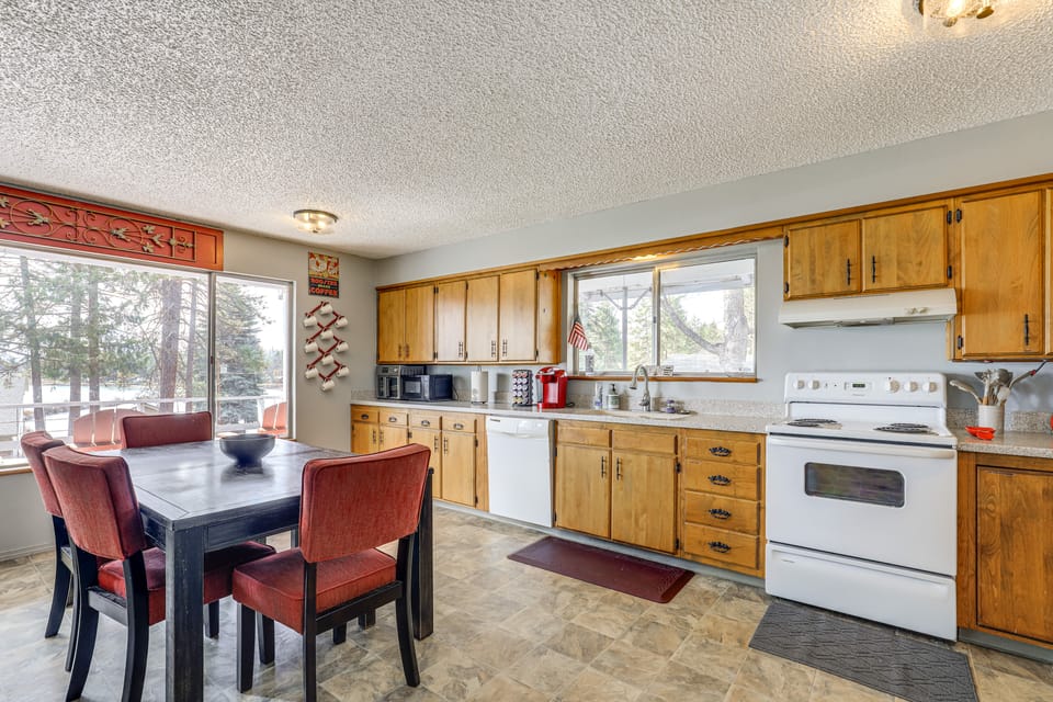 Steps to Pine Hollow Reservoir: Home w/ Fire Pit! House in Oregon