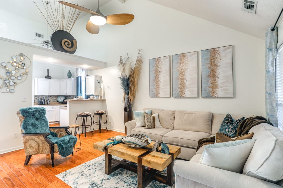 2 Mi to Shelby Farms: Charming Family Home w/ Yard House in Cordova