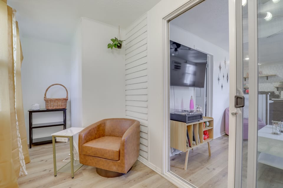 Walk to Memorial Stadium: Family Home w/ Patio House in Lincoln