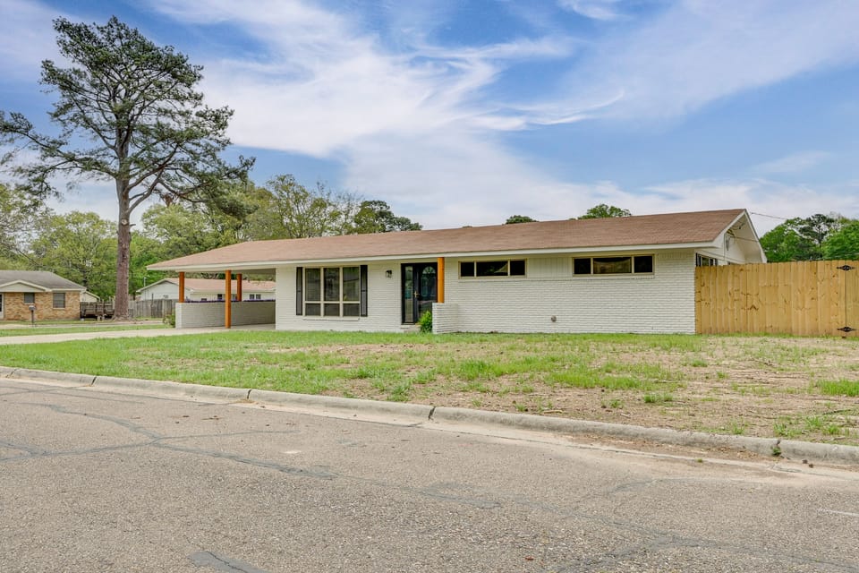 Convenient Family-Friendly Location: Texarkana Gem House in Texarkana