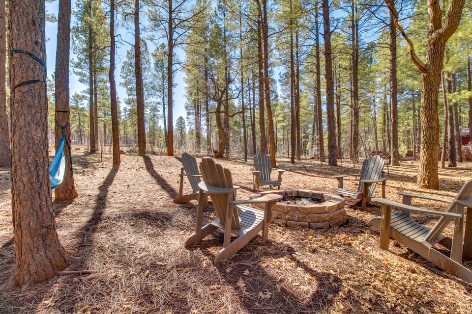 Cozy Cabin + Casita | Pinetop Forest Retreat House in Arizona
